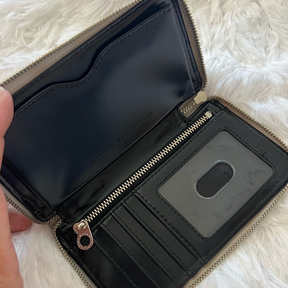 Marc Jacobs Holographic Wallet - Picture 6 of 6